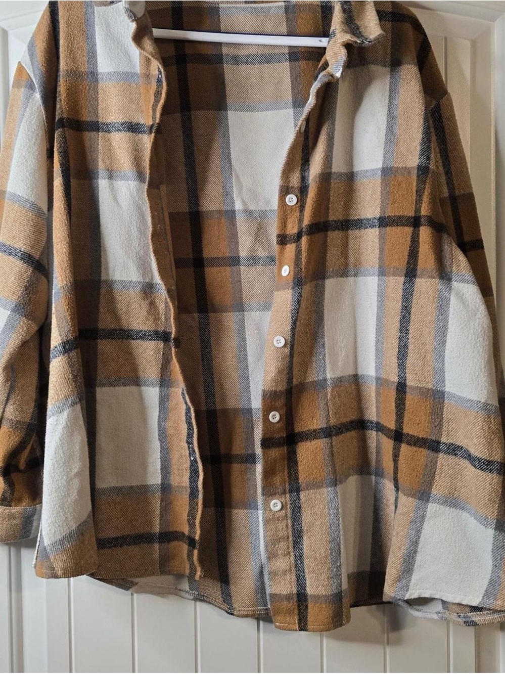 SHEIN Men's Tan and Cream Plaid Button-Down Shirt